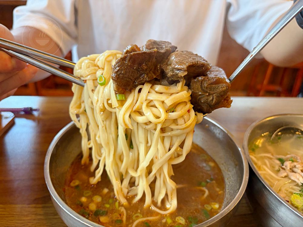 買牛肉麵送豆花跟豆漿吃到飽,真的有夠划算欸,難怪天天排隊! @趙先生吃飯 買牛肉麵送豆花跟豆漿吃到飽,真的有夠划算欸,難怪天天排隊! @趙先生吃飯