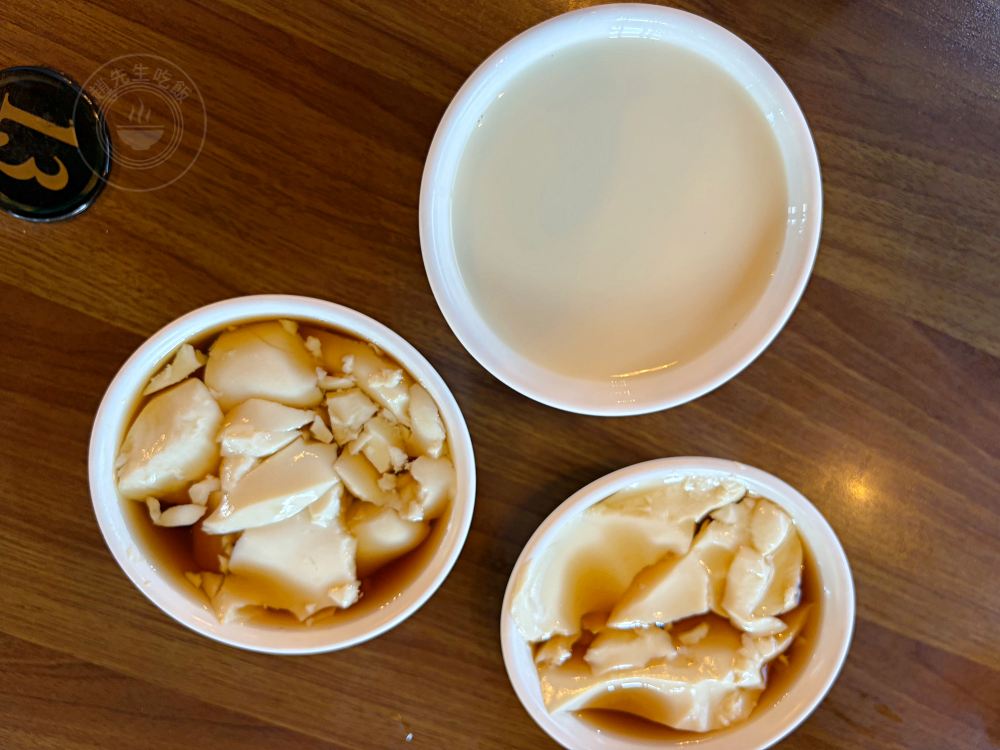 買牛肉麵送豆花跟豆漿吃到飽,真的有夠划算欸,難怪天天排隊! @趙先生吃飯 買牛肉麵送豆花跟豆漿吃到飽,真的有夠划算欸,難怪天天排隊! @趙先生吃飯