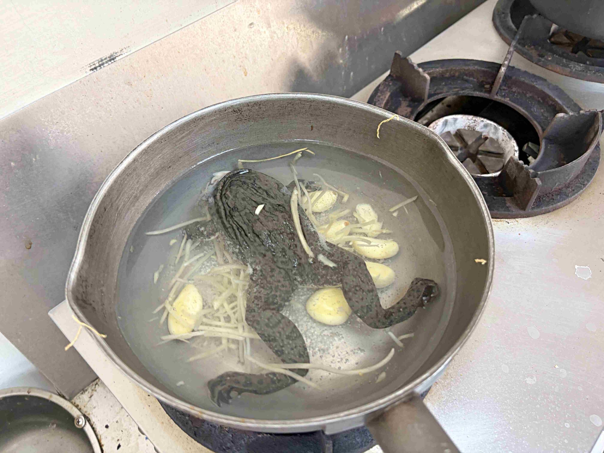 不要隨便給人請客，這家小吃店老闆直接煮整隻青蛙，虱目魚也是招牌！ @趙先生吃飯