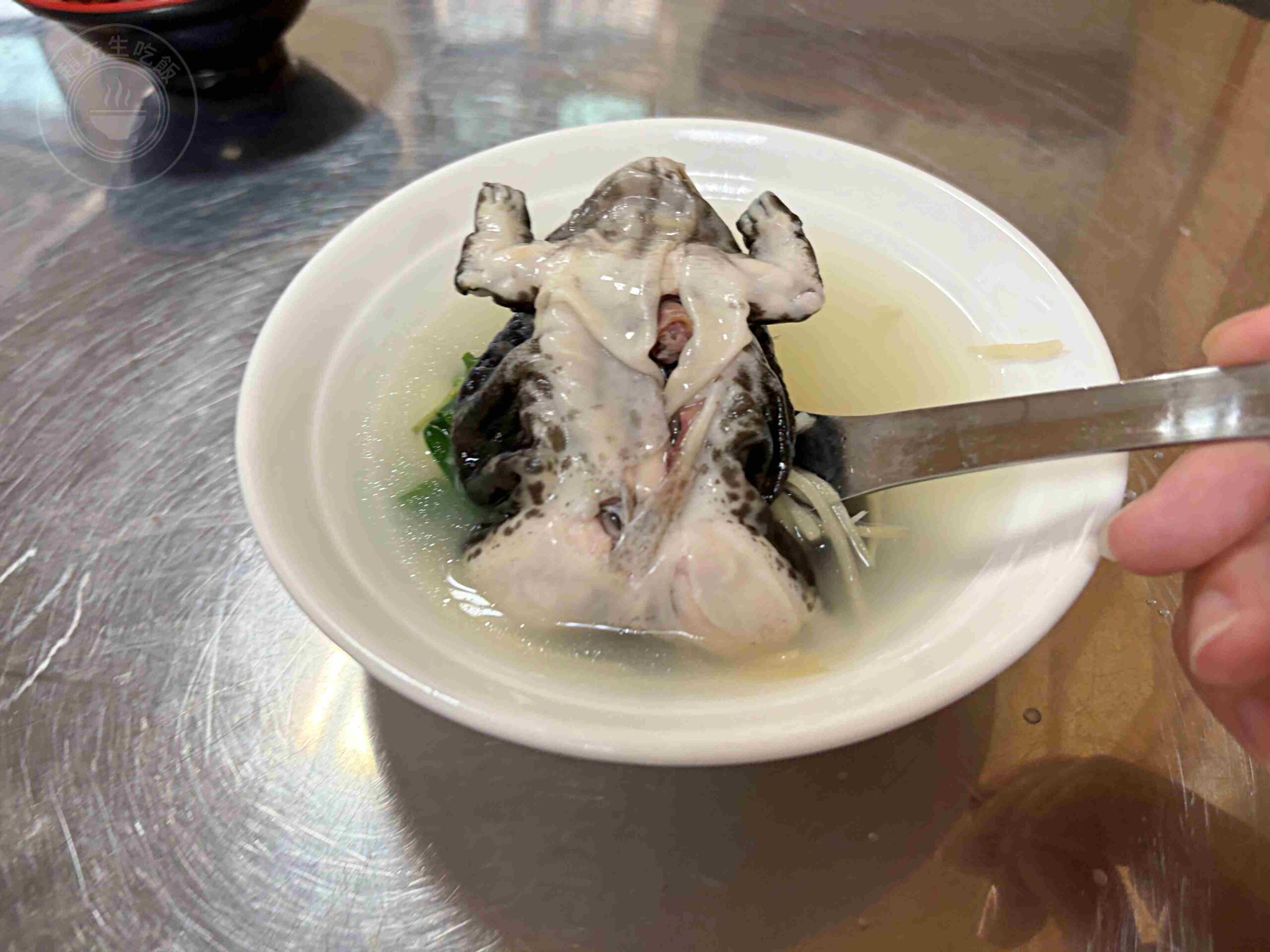 不要隨便給人請客，這家小吃店老闆直接煮整隻青蛙，虱目魚也是招牌！ @趙先生吃飯