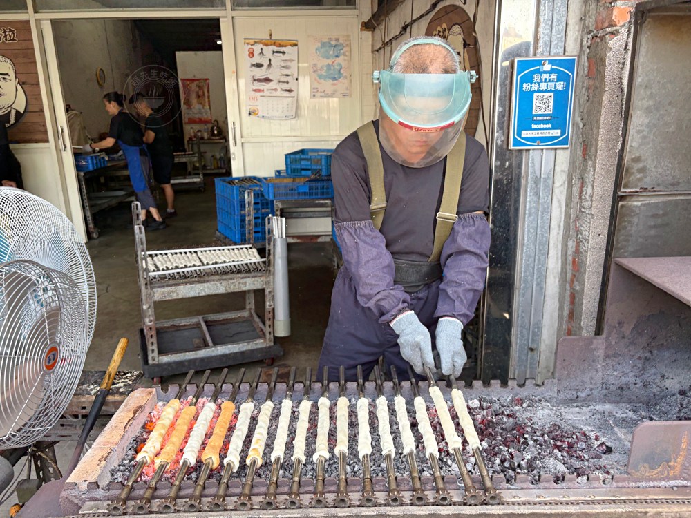 在地知名碳烤吉古拉，護目鏡老闆真狠，在偏僻地方，卻常常三小時就賣完 @趙先生吃飯