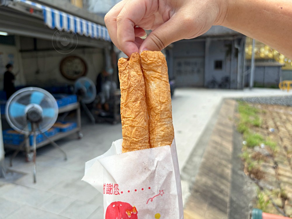 在地知名碳烤吉古拉，護目鏡老闆真狠，在偏僻地方，卻常常三小時就賣完 @趙先生吃飯
