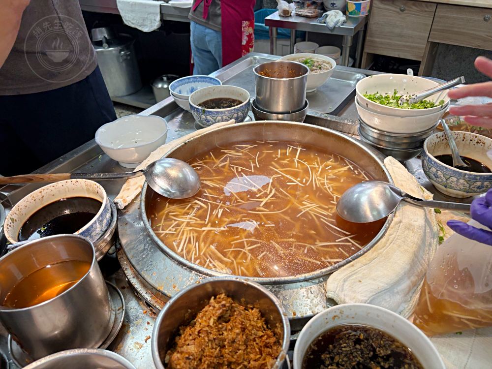 這家肉羹湯份量有夠多，吃不完別來，滷肉飯、豬腳肉也是招牌！ @趙先生吃飯