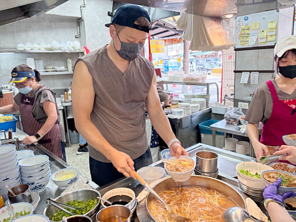這家肉羹湯份量有夠多,吃不完別來,滷肉飯、豬腳肉也是招牌! @趙先生吃飯 這家肉羹湯份量有夠多,吃不完別來,滷肉飯、豬腳肉也是招牌! @趙先生吃飯