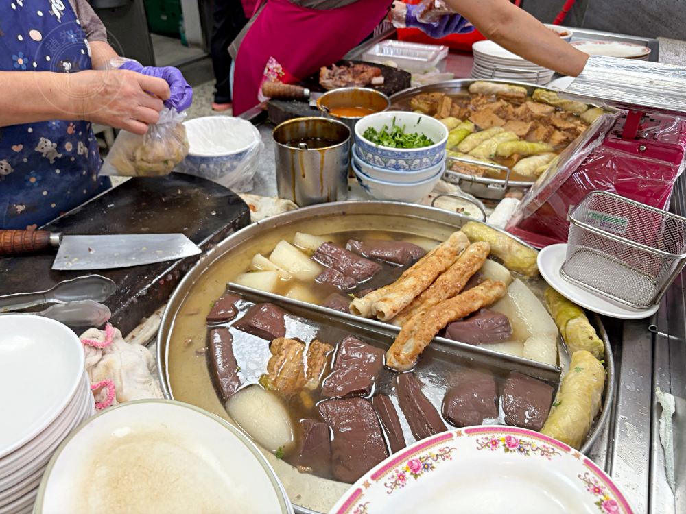 這家肉羹湯份量有夠多，吃不完別來，滷肉飯、豬腳肉也是招牌！ @趙先生吃飯