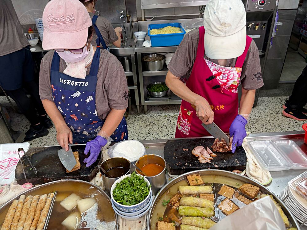 這家肉羹湯份量有夠多,吃不完別來,滷肉飯、豬腳肉也是招牌! @趙先生吃飯 這家肉羹湯份量有夠多,吃不完別來,滷肉飯、豬腳肉也是招牌! @趙先生吃飯