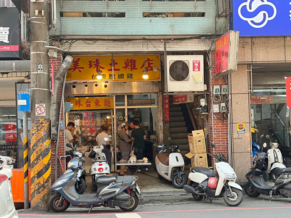 超便宜海陸、雙拼便當65元，雞肉便當也只要80元還有三樣菜跟湯喝到飽 @趙先生吃飯