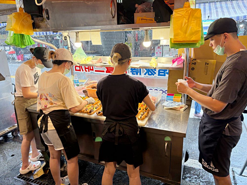 這女人真狠，營養三明治塞超多料才40元，吃一條就超飽，下午就排隊 @趙先生吃飯