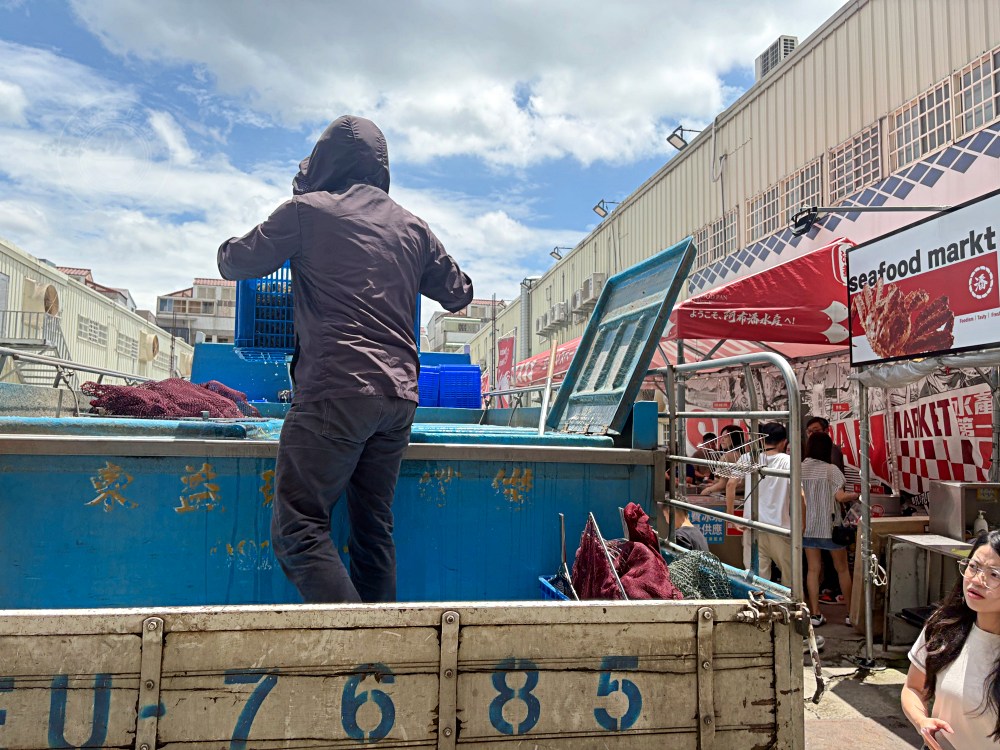 號稱台版築地市場跟水產好市多，海產、生魚片超大盒、牛豬肉無敵好吃 @趙先生吃飯