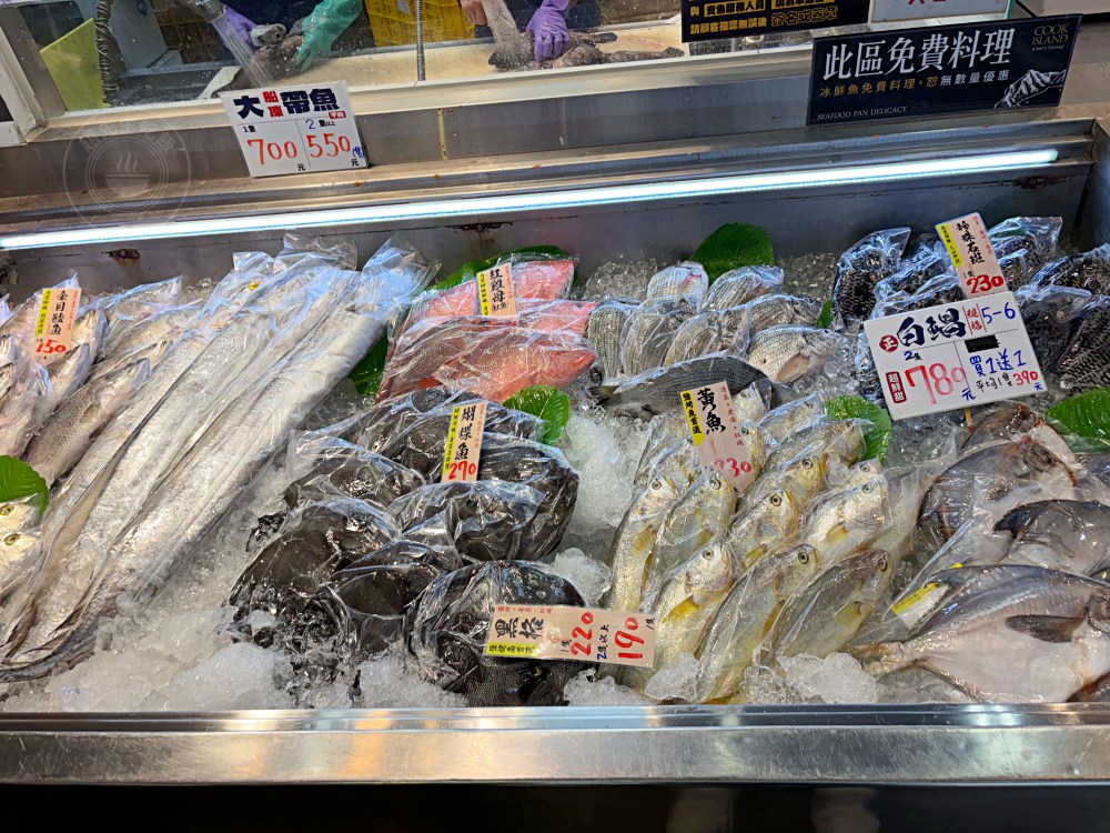 號稱台版築地市場跟水產好市多，海產、生魚片超大盒、牛豬肉無敵好吃 @趙先生吃飯