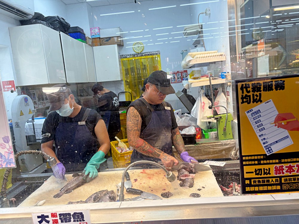 號稱台版築地市場跟水產好市多，海產、生魚片超大盒、牛豬肉無敵好吃 @趙先生吃飯