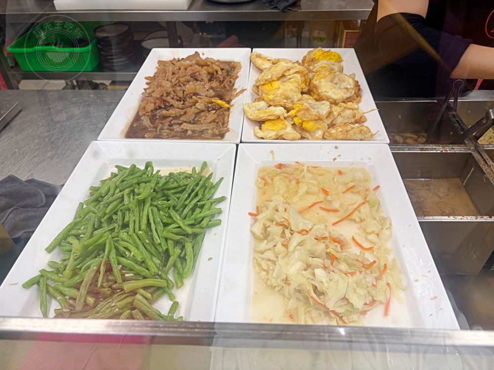 在地人說，只吃這家的嘉義雞肉飯，雞肉口感超強，油蔥酥雞油一流！ @趙先生吃飯