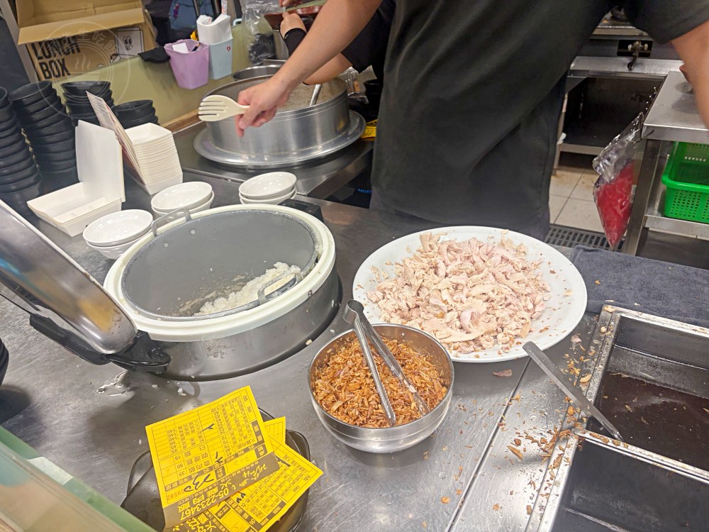 在地人說，只吃這家的嘉義雞肉飯，雞肉口感超強，油蔥酥雞油一流！ @趙先生吃飯