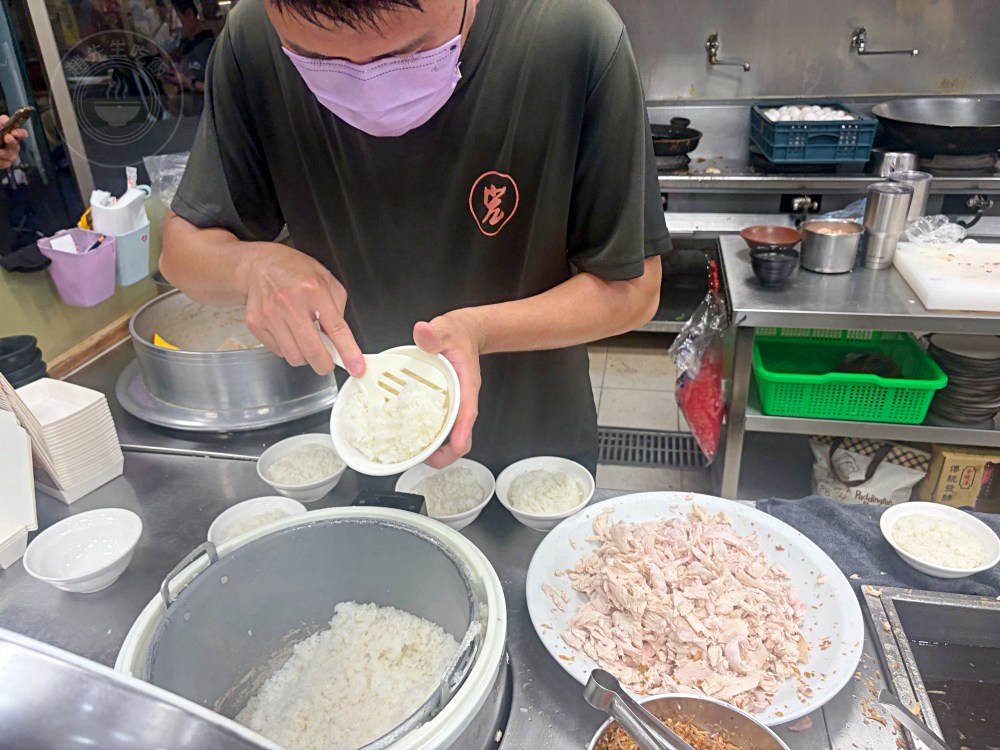 在地人說,只吃這家的嘉義雞肉飯,雞肉口感超強,油蔥酥雞油一流! @趙先生吃飯 在地人說,只吃這家的嘉義雞肉飯,雞肉口感超強,油蔥酥雞油一流! @趙先生吃飯
