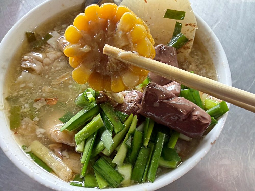 大姐的豬雜湯60元滿滿一碗，你想得到豬雜通通有，在地人帶路才知道！ @趙先生吃飯