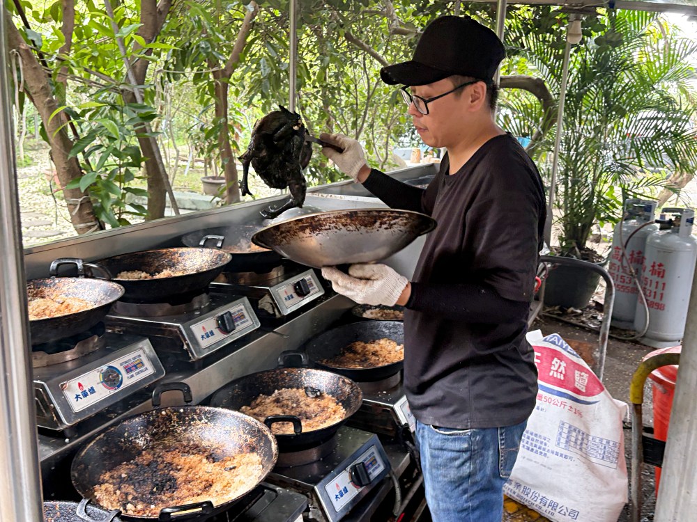 超便宜土雞餐廳，超多人包遊覽車來吃，重點是點滿一桌超便宜還打包！ @趙先生吃飯