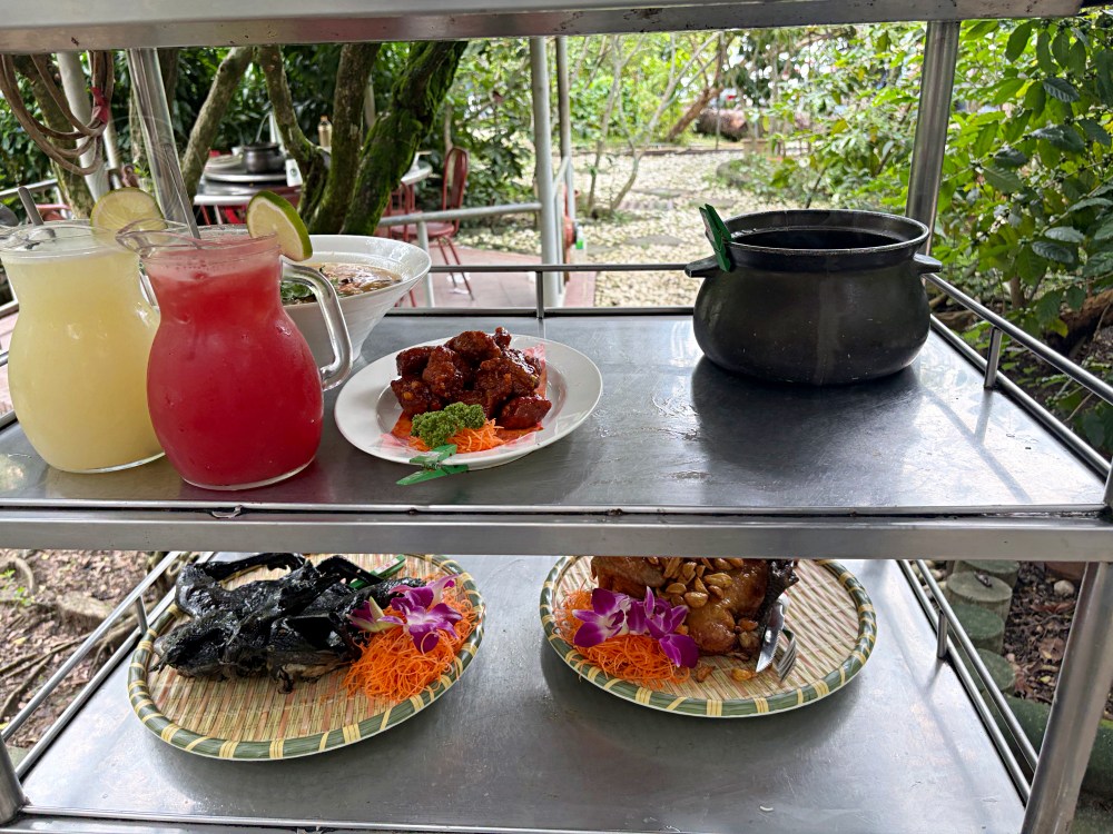 超便宜土雞餐廳，超多人包遊覽車來吃，重點是點滿一桌超便宜還打包！ @趙先生吃飯