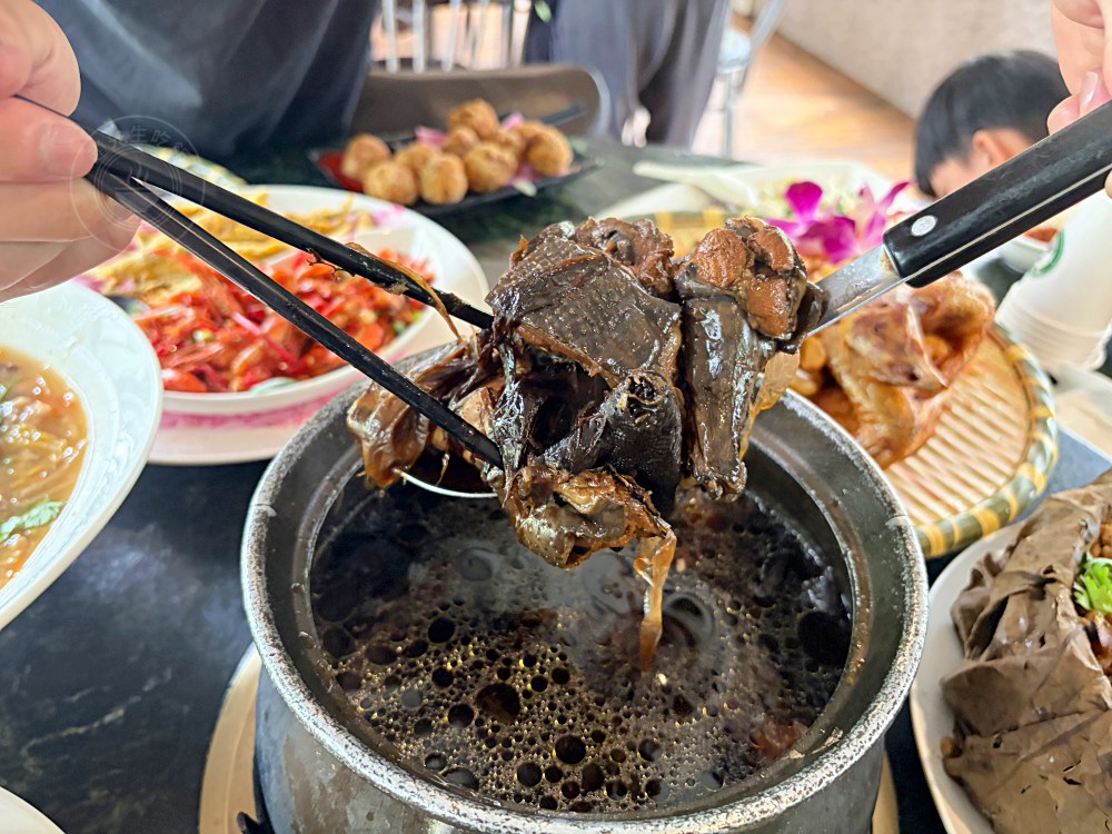 超便宜土雞餐廳，超多人包遊覽車來吃，重點是點滿一桌超便宜還打包！ @趙先生吃飯