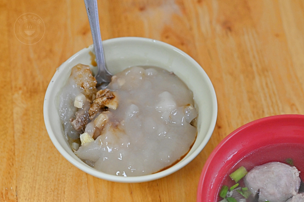 很多人不知道，全台灣只有這裡的肉圓這樣加湯吃，卻意外超好吃！ @趙先生吃飯
