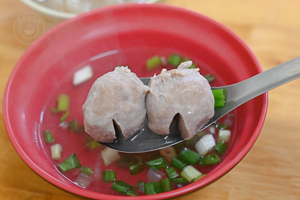 很多人不知道，全台灣只有這裡的肉圓這樣加湯吃，卻意外超好吃！ @趙先生吃飯