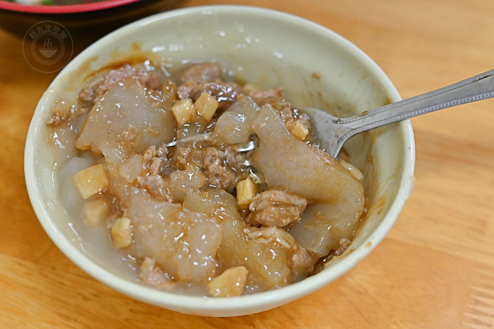 很多人不知道，全台灣只有這裡的肉圓這樣加湯吃，卻意外超好吃！ @趙先生吃飯