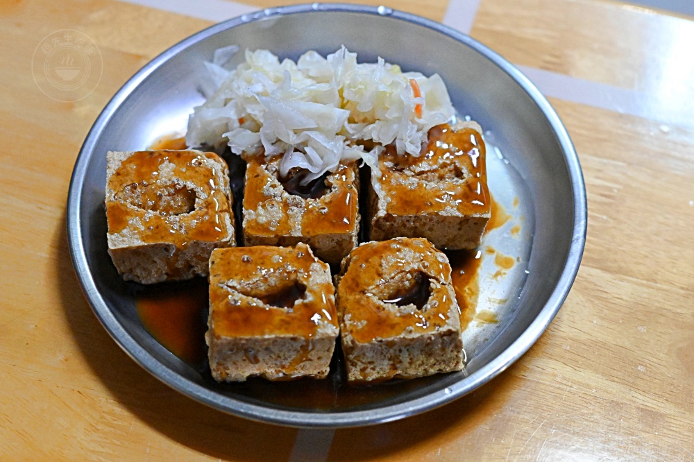 在地臭豆腐20年老店,開門就排隊,太晚來絕對賣完,外酥內香泡菜多! @趙先生吃飯 在地臭豆腐20年老店,開門就排隊,太晚來絕對賣完,外酥內香泡菜多! @趙先生吃飯