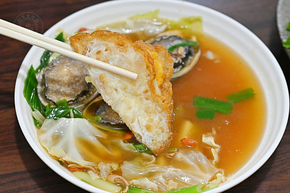 超便宜又好吃的海產店,大家族包好幾台遊覽車來,小卷米粉還打包! @趙先生吃飯 超便宜又好吃的海產店,大家族包好幾台遊覽車來,小卷米粉還打包! @趙先生吃飯