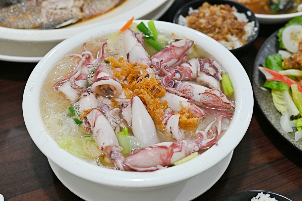超便宜又好吃的海產店,大家族包好幾台遊覽車來,小卷米粉還打包! @趙先生吃飯 超便宜又好吃的海產店,大家族包好幾台遊覽車來,小卷米粉還打包! @趙先生吃飯