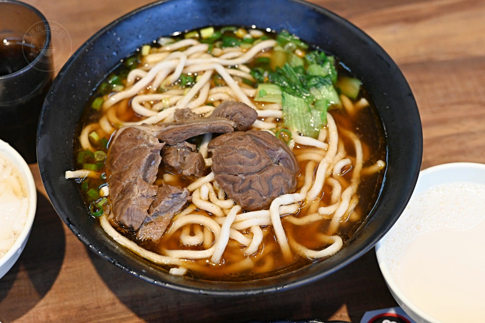 100元吃到飽！挑戰最便宜，牛肉湯麵、豆花、豆漿、飲料隨你吃！ @趙先生吃飯