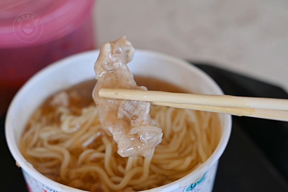 知名50年肉羹老店，很多人有意見，說不好吃，但現場卻天天要排隊！ @趙先生吃飯