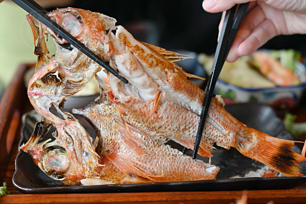 老闆說都沒睡飽,每天凌晨就跑漁港,便宜現流海魚餐廳真好吃 @趙先生吃飯 老闆說都沒睡飽,每天凌晨就跑漁港,便宜現流海魚餐廳真好吃 @趙先生吃飯