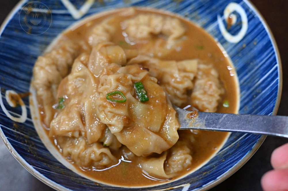 在地30年炸醬麵、麻醬麵老店，很多觀光客不知道，但在地人狂吃！ @趙先生吃飯