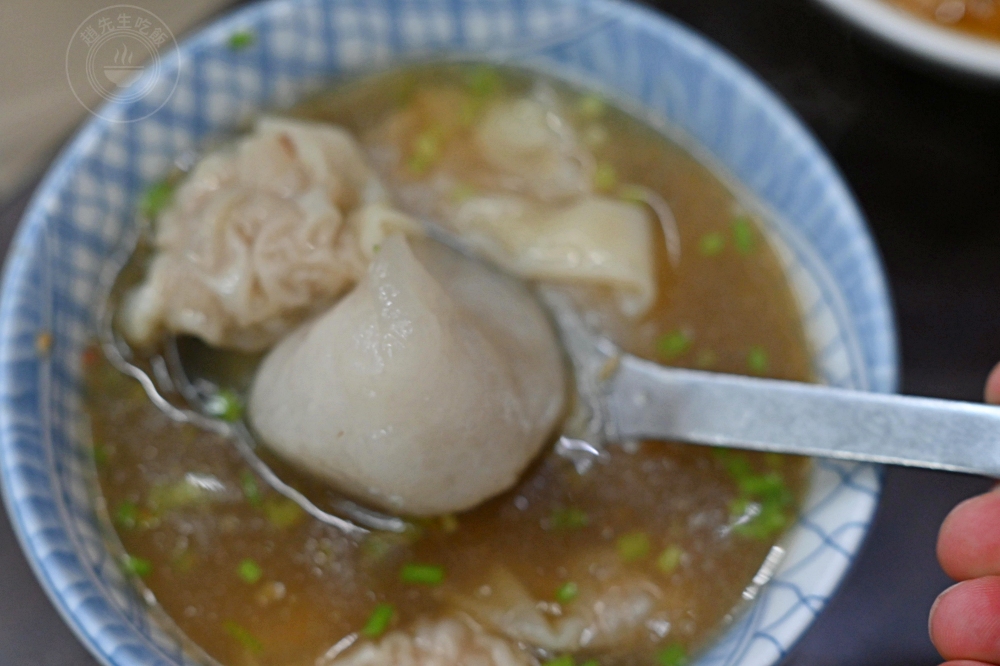 在地30年炸醬麵、麻醬麵老店，很多觀光客不知道，但在地人狂吃！ @趙先生吃飯