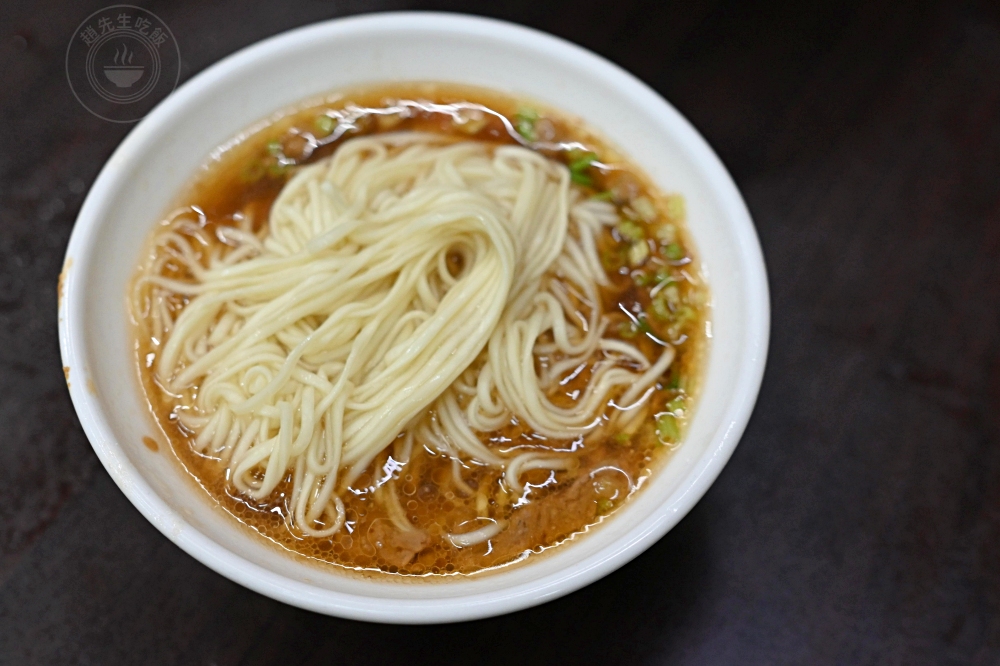 在地30年炸醬麵、麻醬麵老店，很多觀光客不知道，但在地人狂吃！ @趙先生吃飯