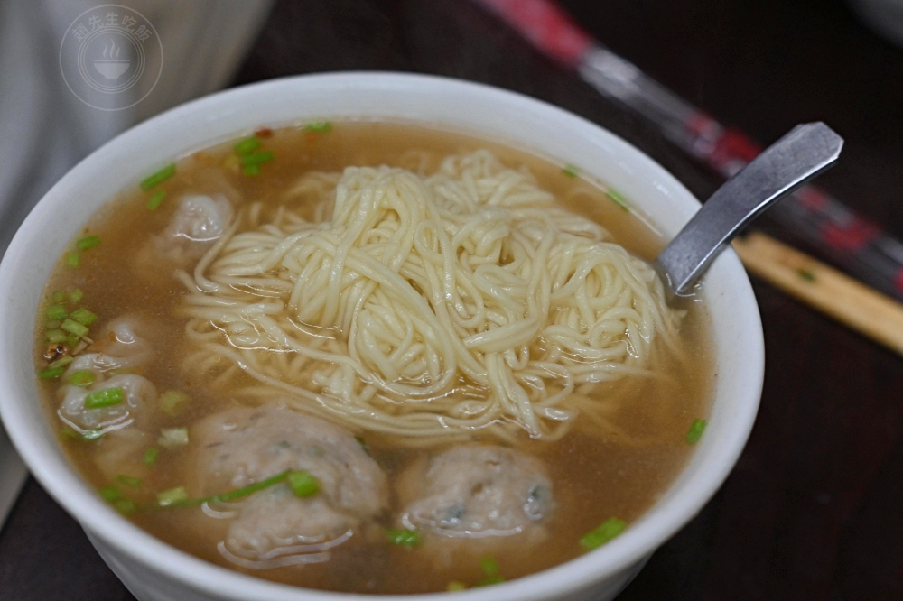 在地30年炸醬麵、麻醬麵老店，很多觀光客不知道，但在地人狂吃！ @趙先生吃飯