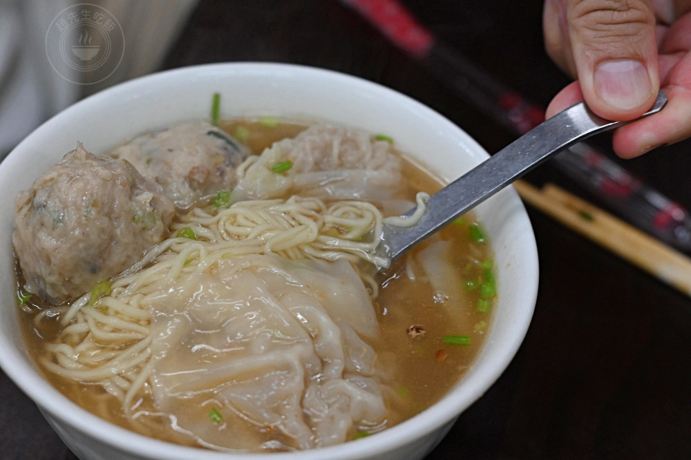 在地30年炸醬麵、麻醬麵老店，很多觀光客不知道，但在地人狂吃！ @趙先生吃飯