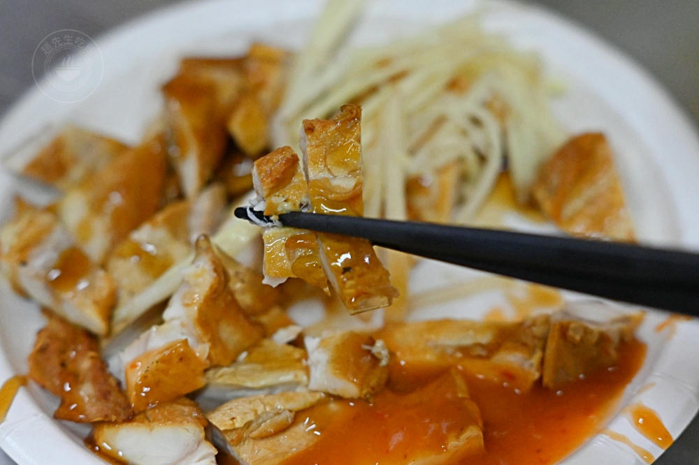 樓上住戶也不清楚，地下室是一家70年粿仔湯老店，平日下午還在客滿！ @趙先生吃飯