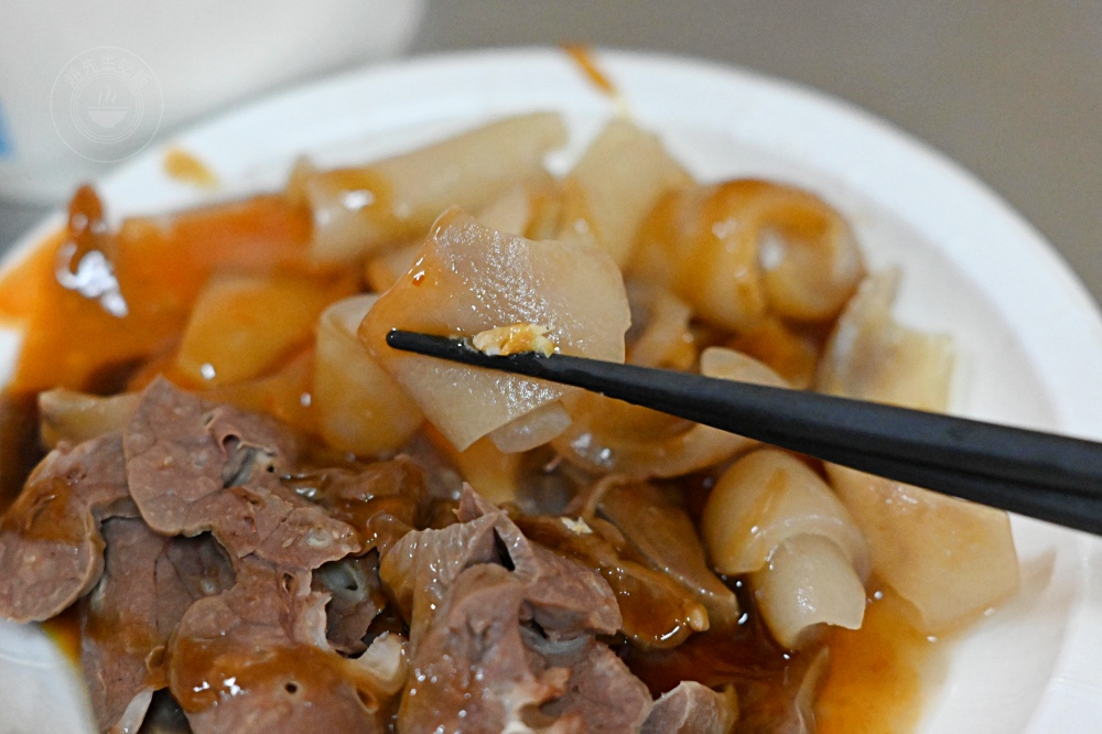 樓上住戶也不清楚，地下室是一家70年粿仔湯老店，平日下午還在客滿！ @趙先生吃飯