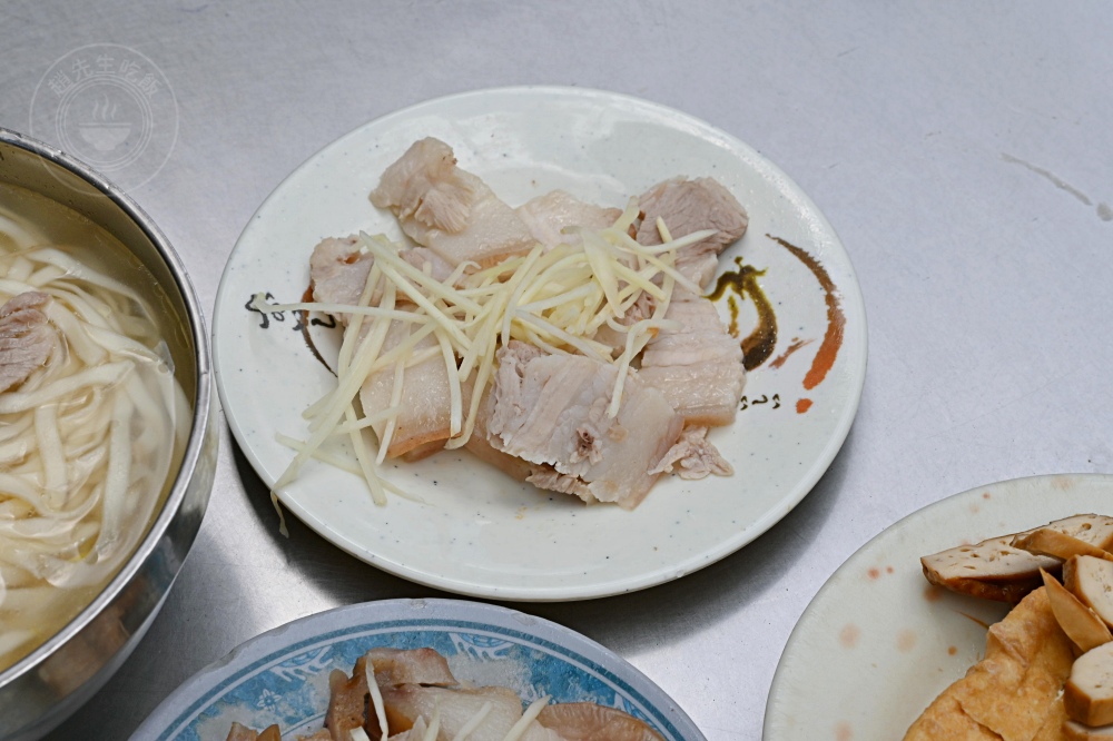 古早味陽春麵加上兩肉片，竟然只要25元，每天一開門就爆滿！ @趙先生吃飯