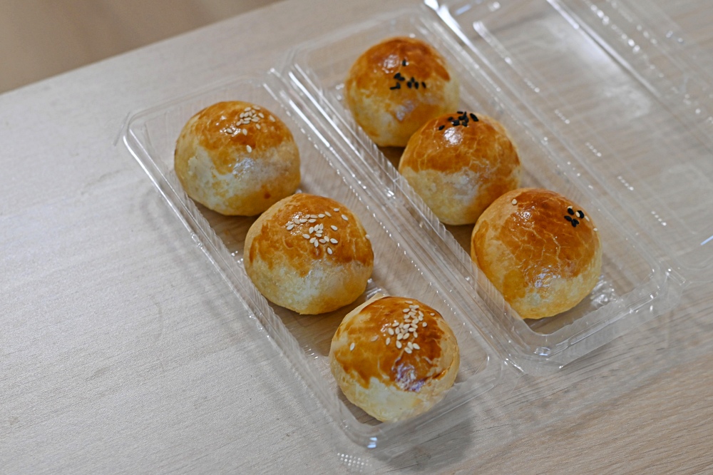 25元蛋黃酥排3小時,這家33元蛋黃酥不用排隊,也是便宜又好吃! @趙先生吃飯 25元蛋黃酥排3小時,這家33元蛋黃酥不用排隊,也是便宜又好吃! @趙先生吃飯