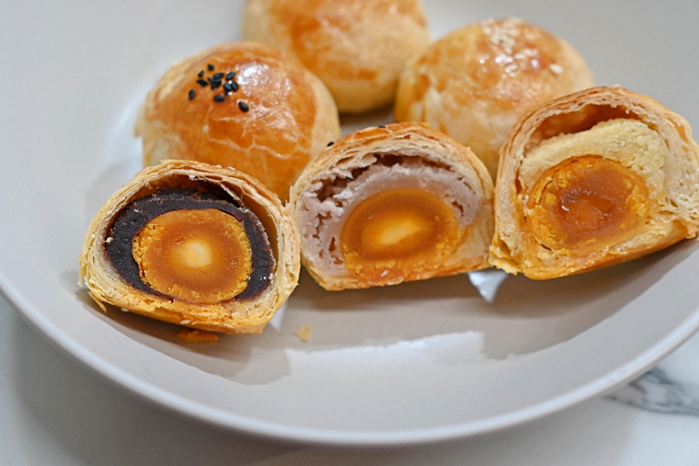 25元蛋黃酥排3小時，這家33元蛋黃酥不用排隊，也是便宜又好吃！ @趙先生吃飯