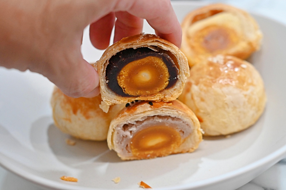 25元蛋黃酥排3小時,這家33元蛋黃酥不用排隊,也是便宜又好吃! @趙先生吃飯 25元蛋黃酥排3小時,這家33元蛋黃酥不用排隊,也是便宜又好吃! @趙先生吃飯