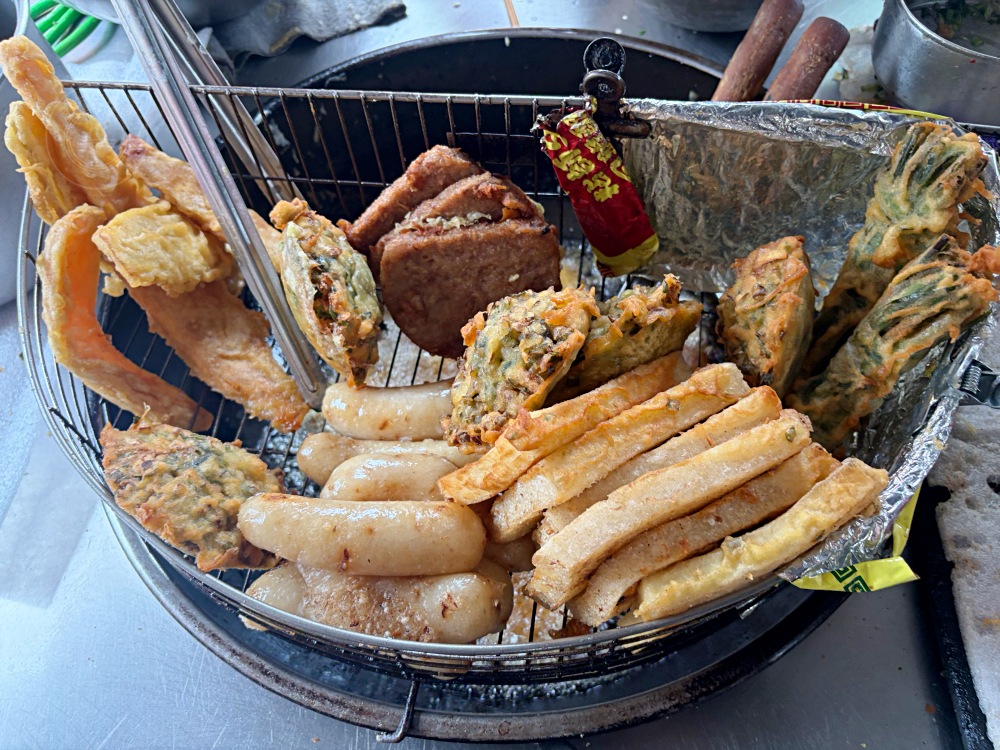 在地滷肉飯老店，米其林必比登也推薦，一碗35元，每天開門都排隊！ @趙先生吃飯