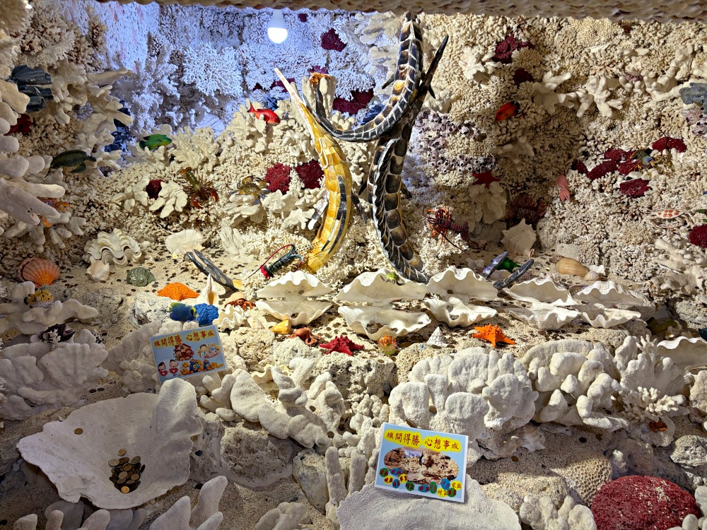 超美海底龍宮就在台灣，很多遊覽車包團過來，全部都是珊瑚貝殼打造！ @趙先生吃飯