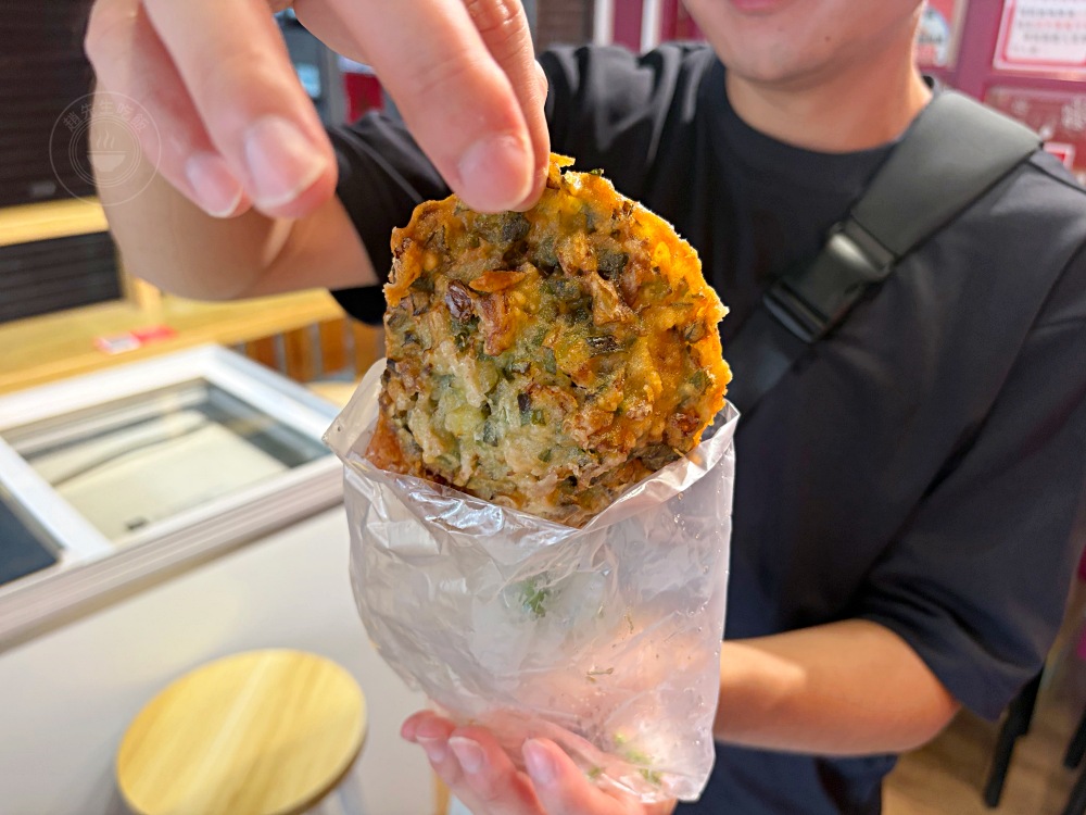 阿嬤的炸物攤老店，50元就一大堆，蘿蔔糕、米腸、蚵仔嗲好吃又便宜！ @趙先生吃飯