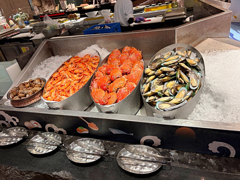 海鮮、牛排、烤鴨、生魚片、港式超多隨你吃到飽，重點是好吃又便宜！ @趙先生吃飯