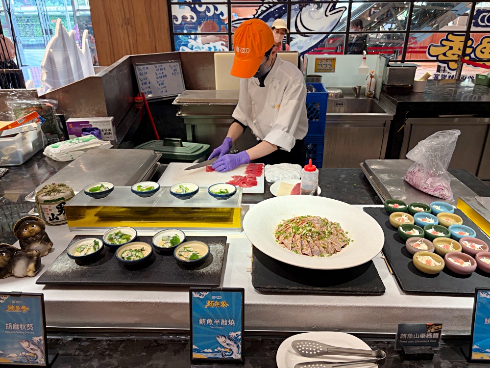 海鮮、牛排、烤鴨、生魚片、港式超多隨你吃到飽，重點是好吃又便宜！ @趙先生吃飯