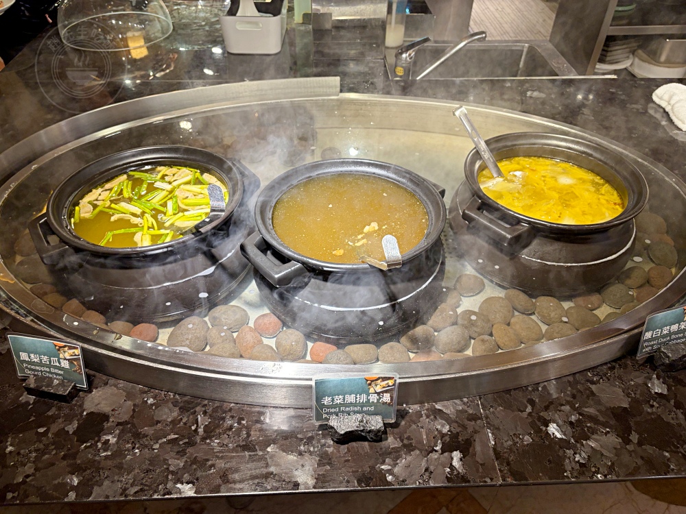 海鮮、牛排、烤鴨、生魚片、港式超多隨你吃到飽，重點是好吃又便宜！ @趙先生吃飯