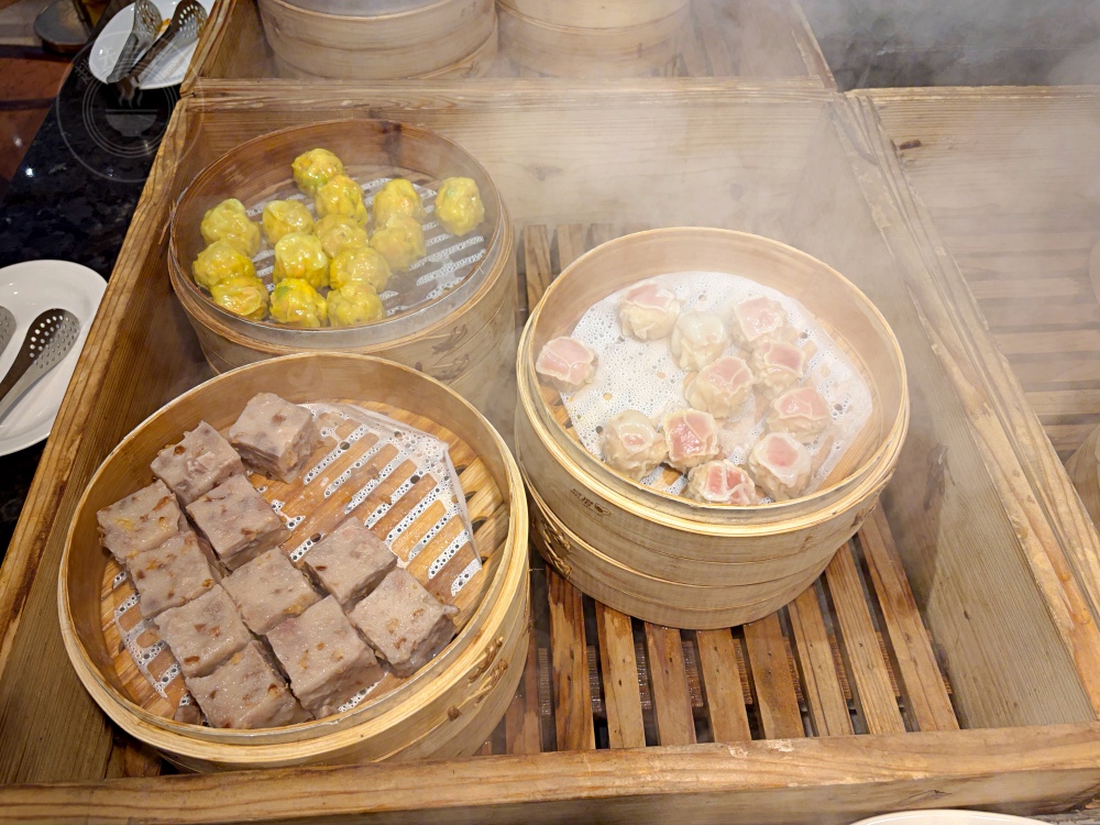 海鮮、牛排、烤鴨、生魚片、港式超多隨你吃到飽，重點是好吃又便宜！ @趙先生吃飯