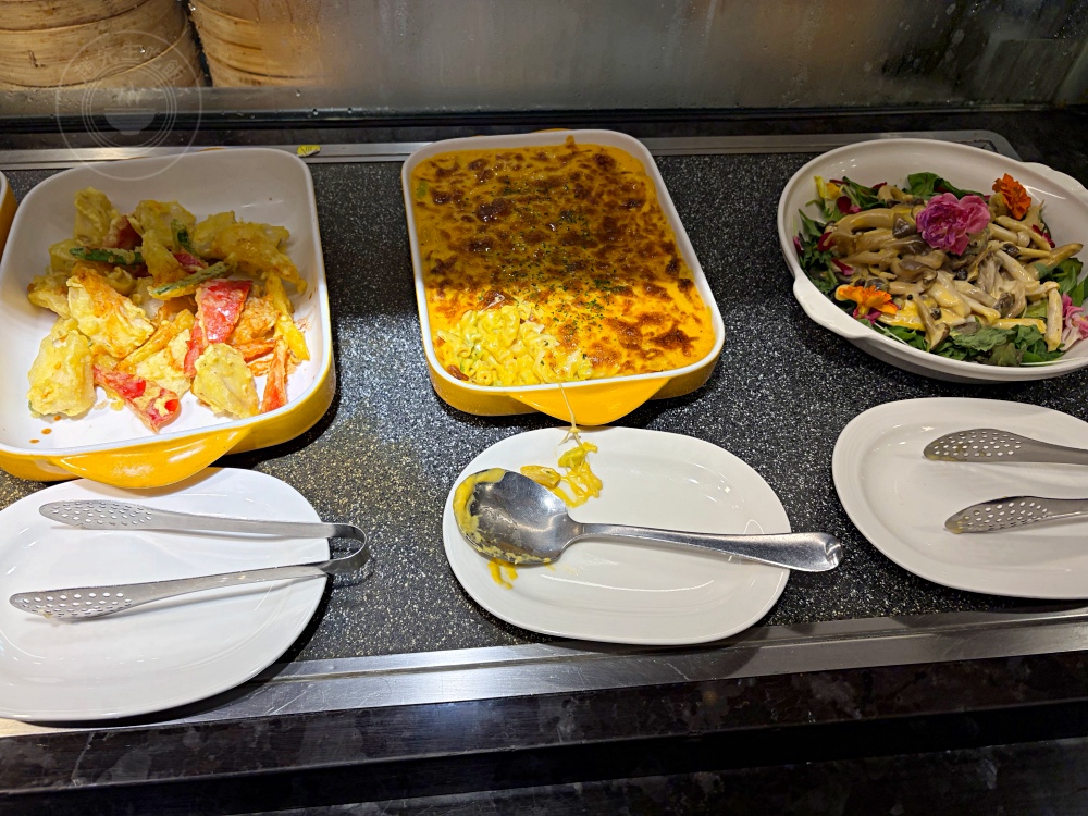 海鮮、牛排、烤鴨、生魚片、港式超多隨你吃到飽，重點是好吃又便宜！ @趙先生吃飯